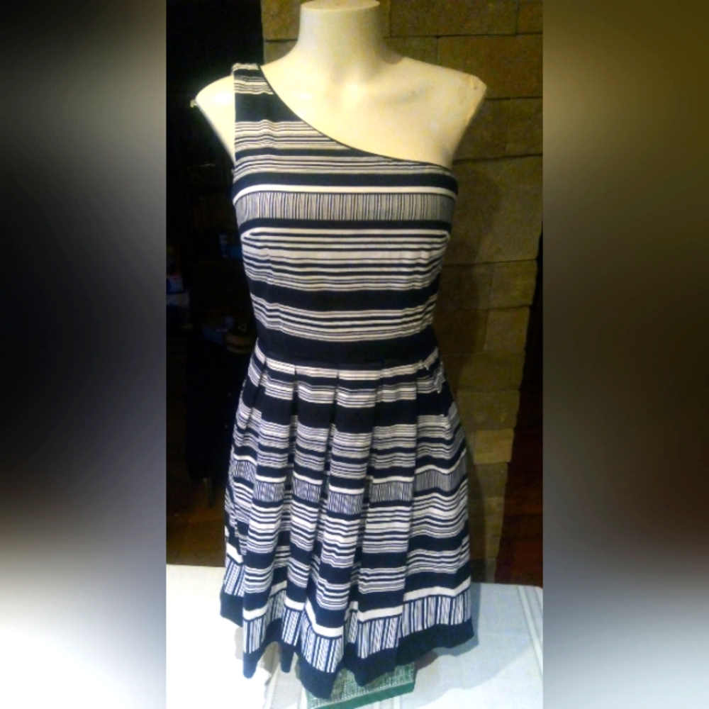Black and white summer dress size 4